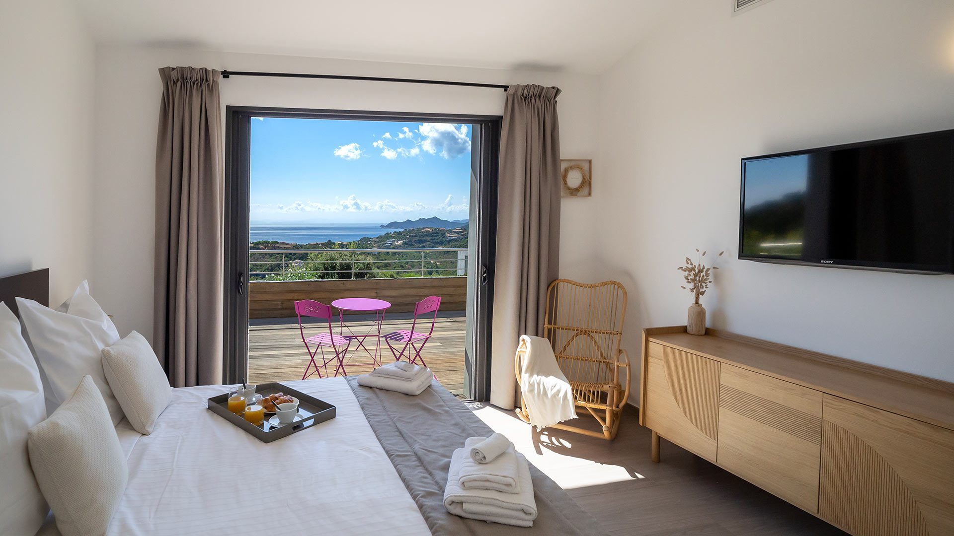 Une des chambres de la villa de Palombaggia en Corse du Sud