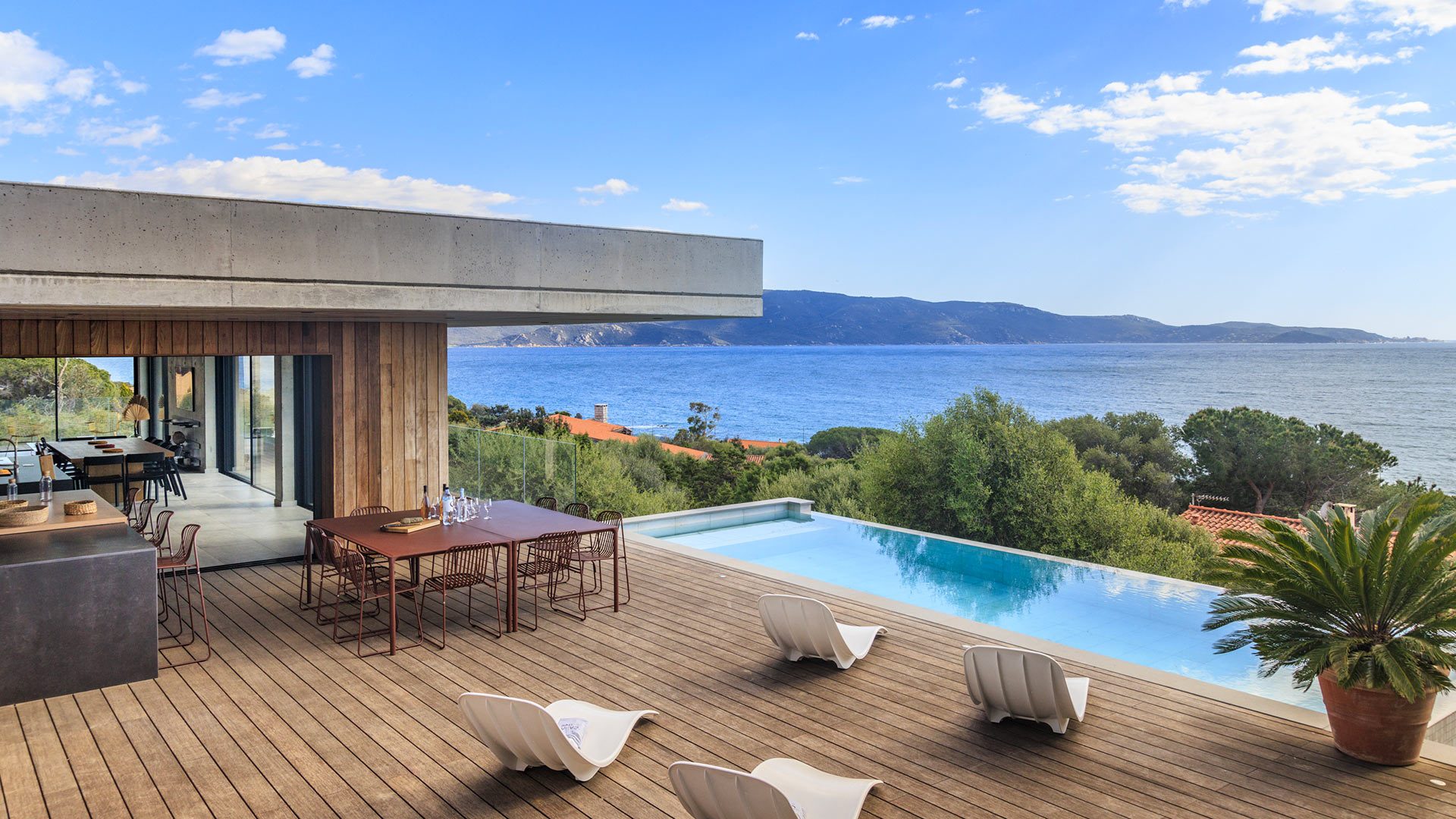 La piscine de la villa Oléine en Corse du Sud