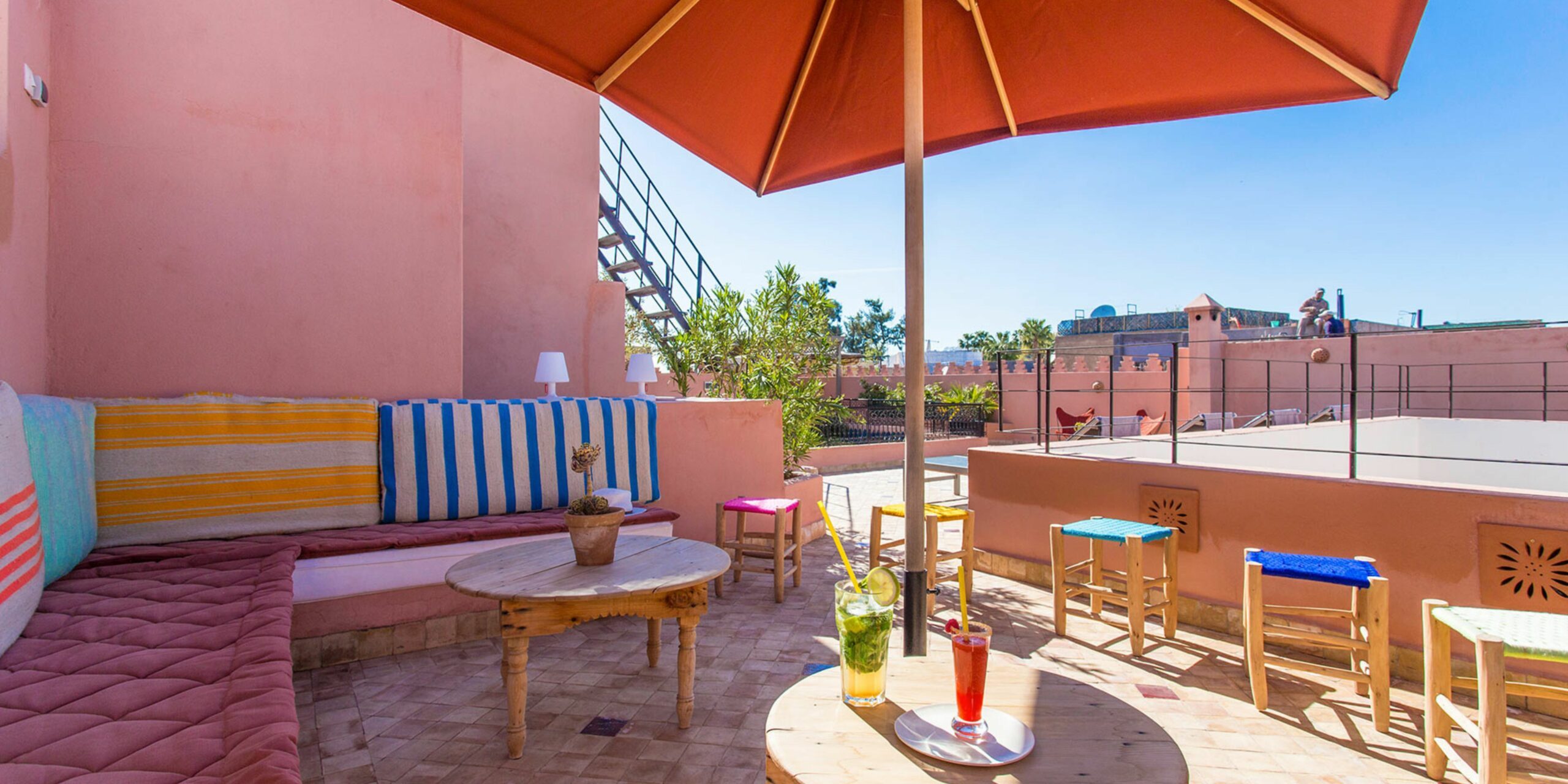 La terrasse ensoleillée d'un riad de Marrakech