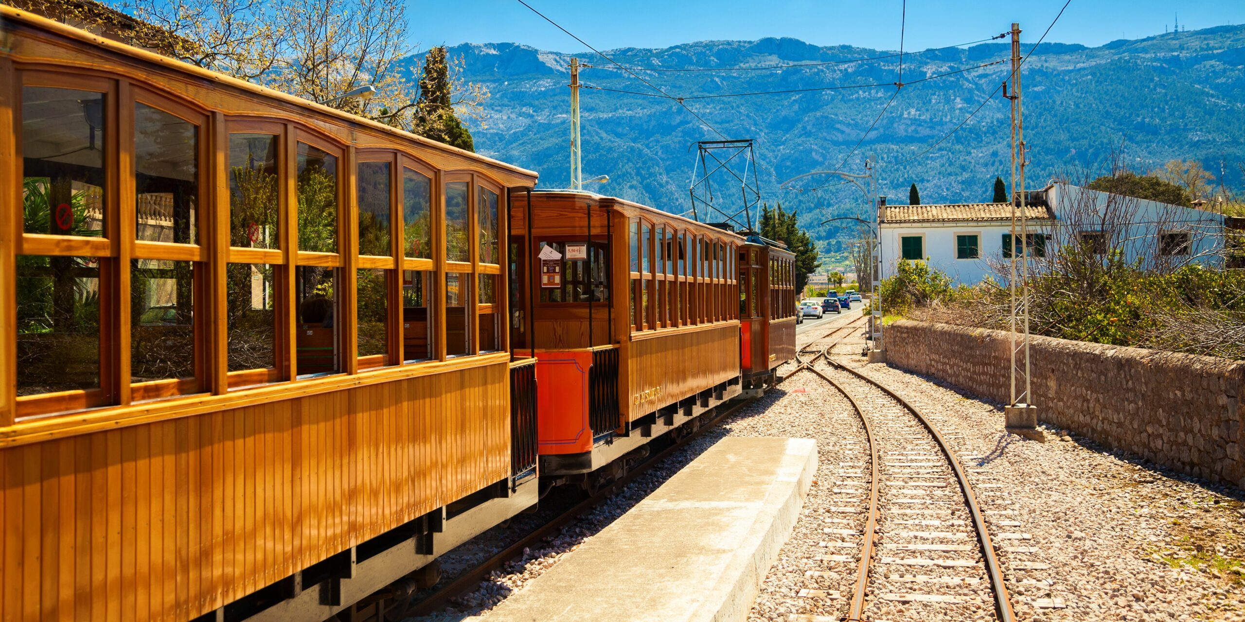 Le train historique qui relie Palma à Soller est une activité incontournable à Majorque