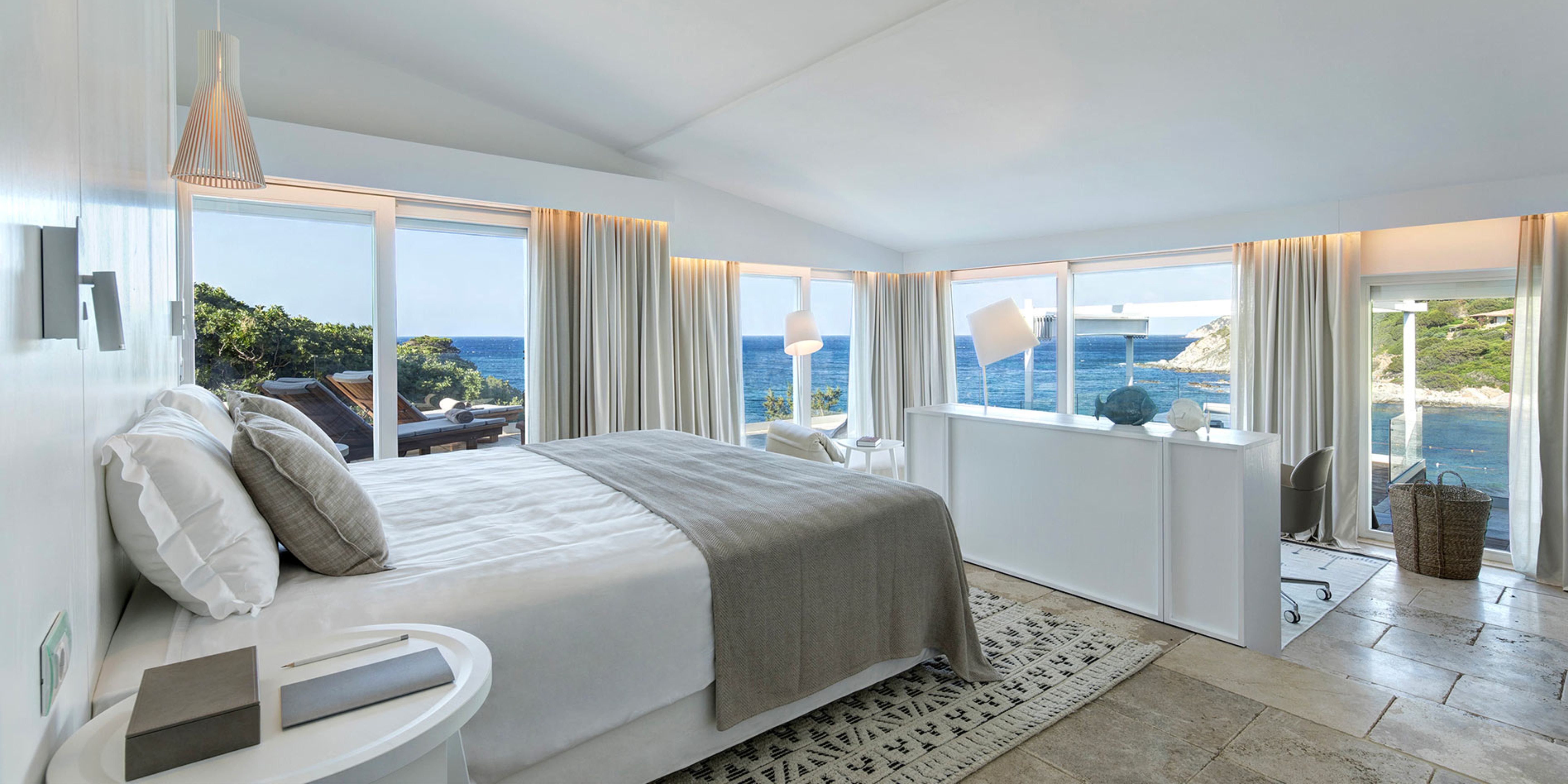 La chambre de la villa Capo Boi avec vue mer en Sardaigne