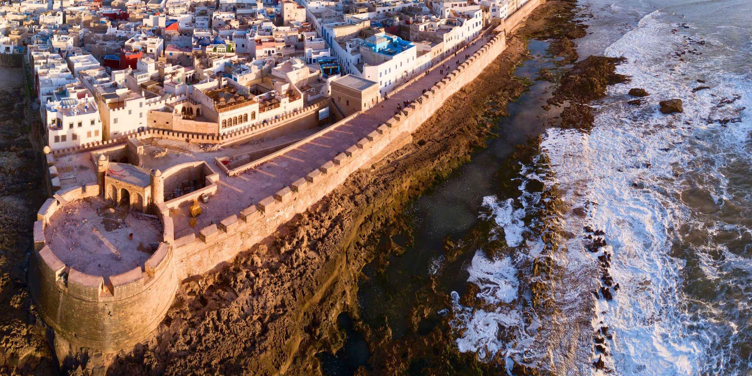 Les remparts de la ville, un incontournable à Essaouira
