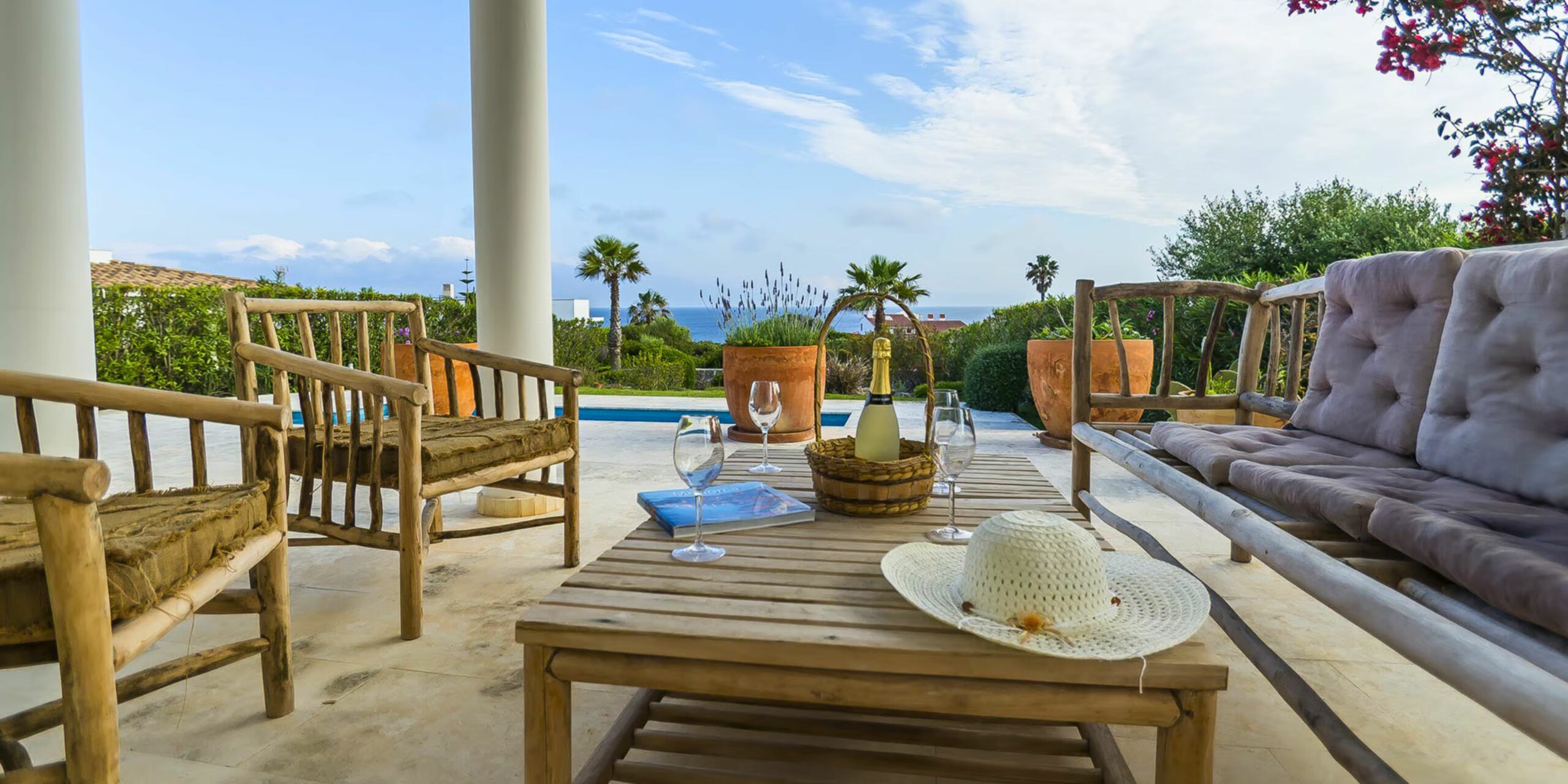 La terrasse de la villa Papillon avec piscine à Minorque