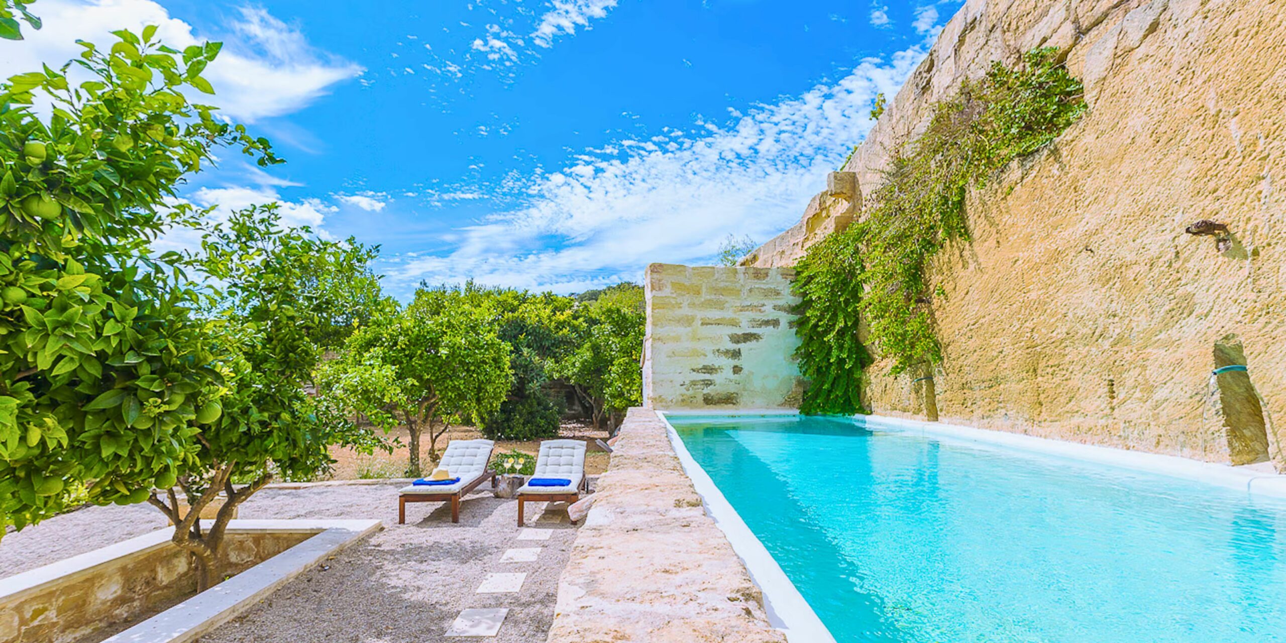 La villa située dans la campagne de Minorque avec sa piscine