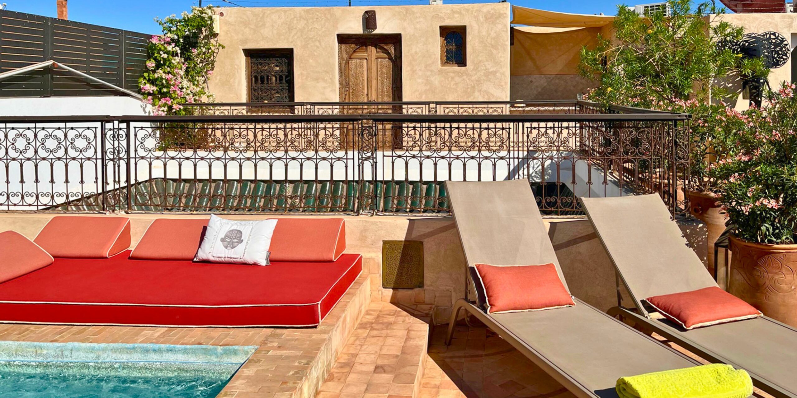 La piscine sur le toit à Marrakech du riad Hello