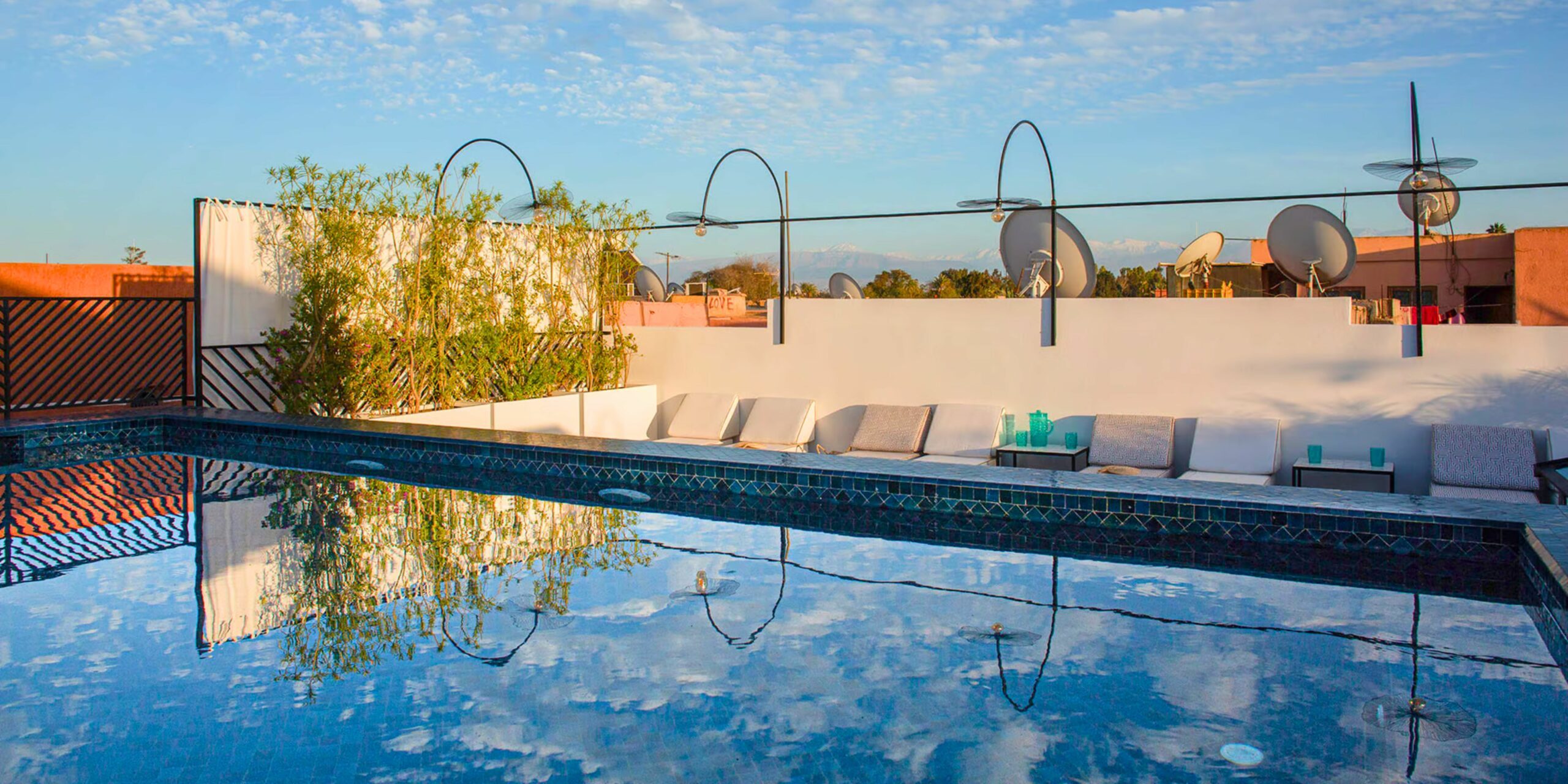 La piscine sur le toit de la villa pour 20 personnes à Marrakech