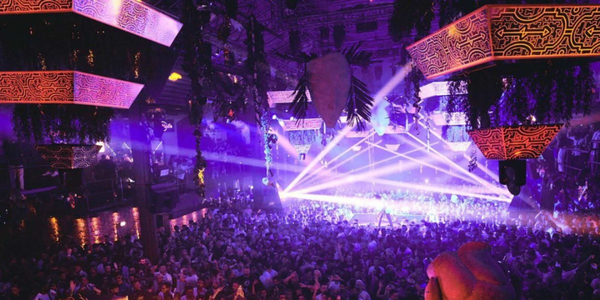 Boîtes de nuit à Les 18 meilleurs clubs de l’île festive