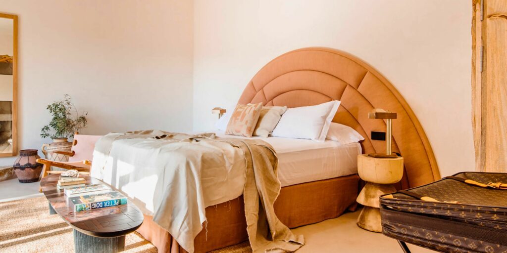 Une chambre de la villa en location pour un mariage à Ibiza