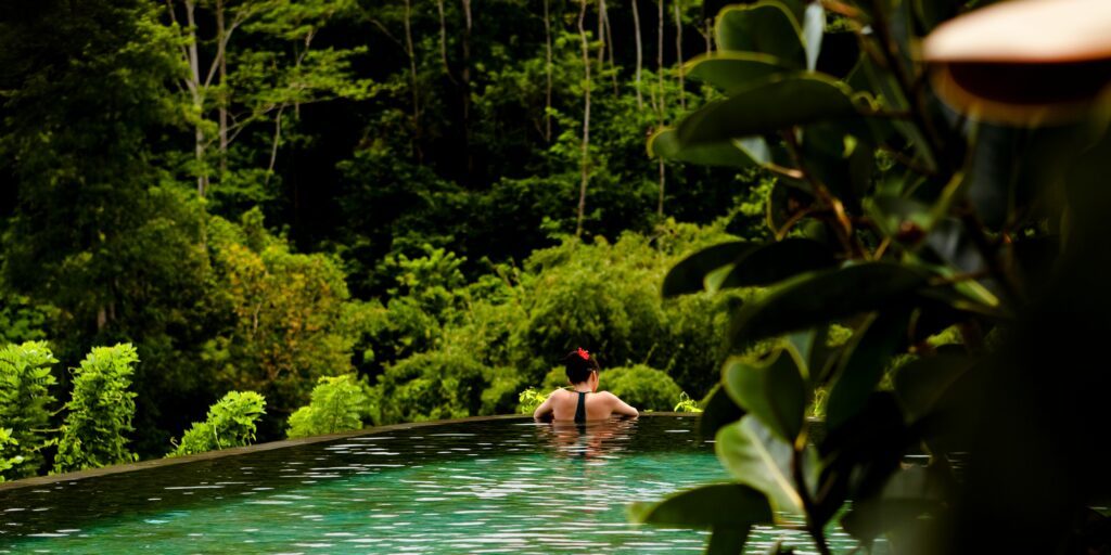 Une piscine à débordement à Ubud, à Bali.
