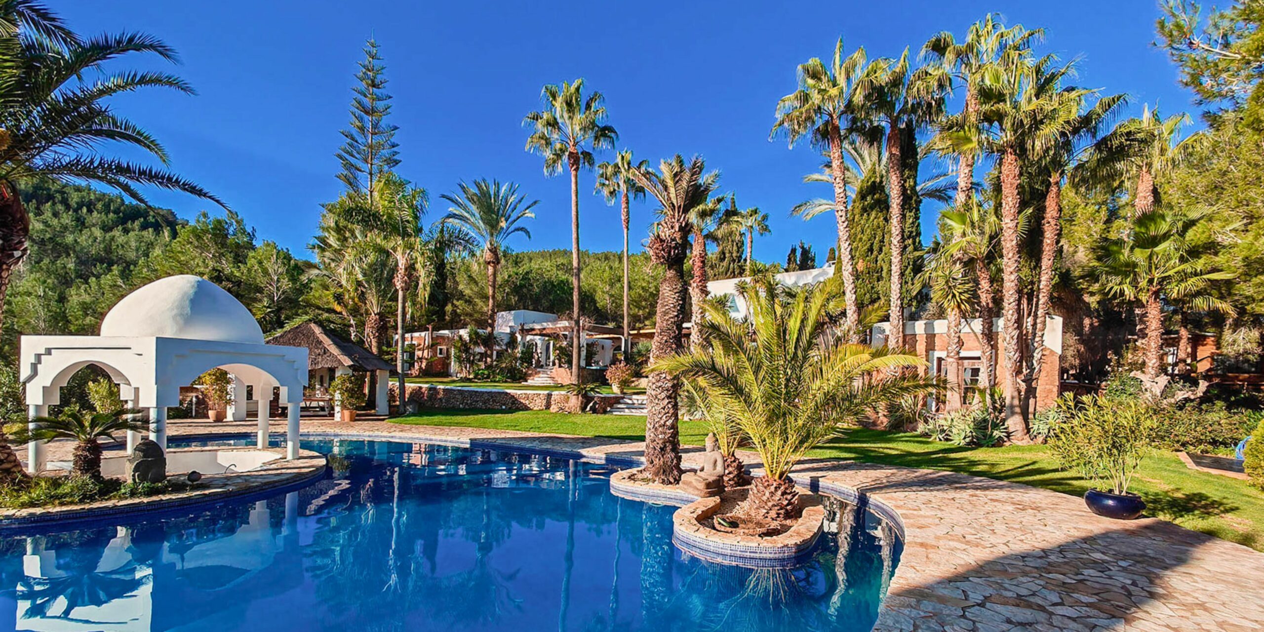 La piscine de la villa avec personnel à Ibiza