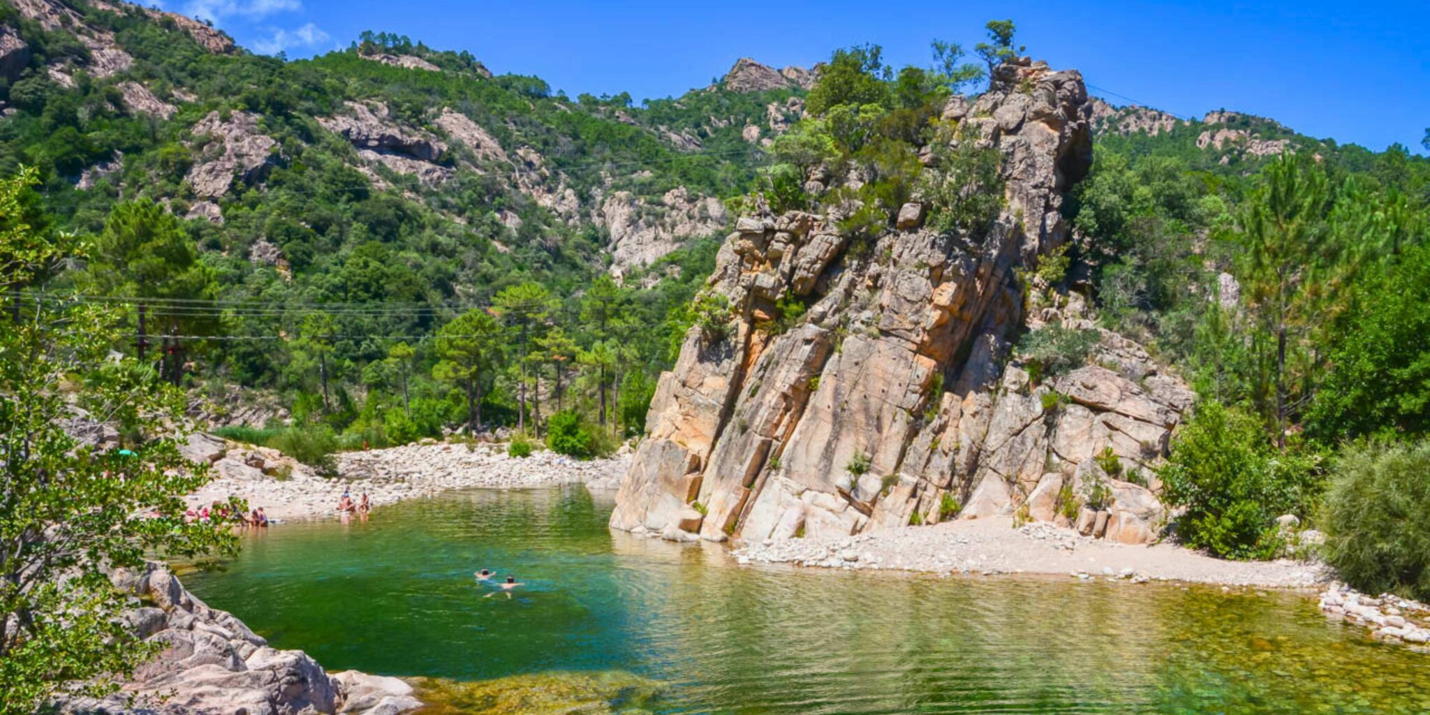 Les 12 piscines naturelles d'eau chaude à tester en Corse du Sud