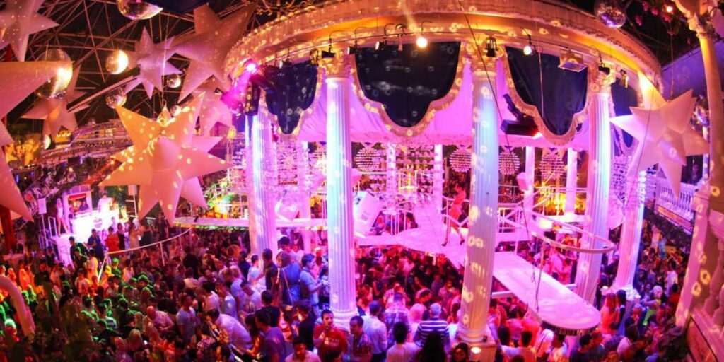 Boîtes de nuit à Les 18 meilleurs clubs de l’île festive
