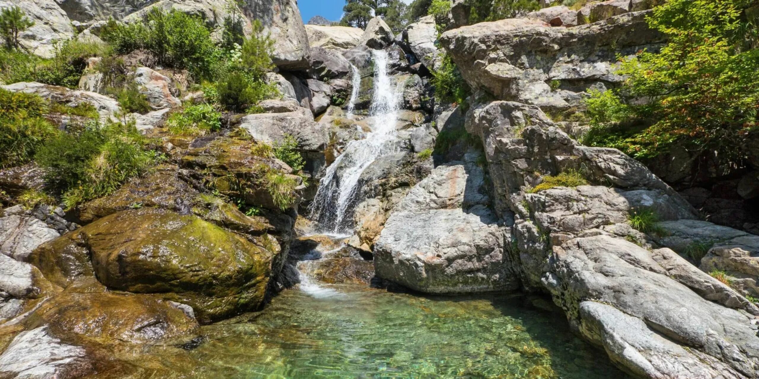 La vallée Restonica en Corse du Sud avec les bassins Grotelle